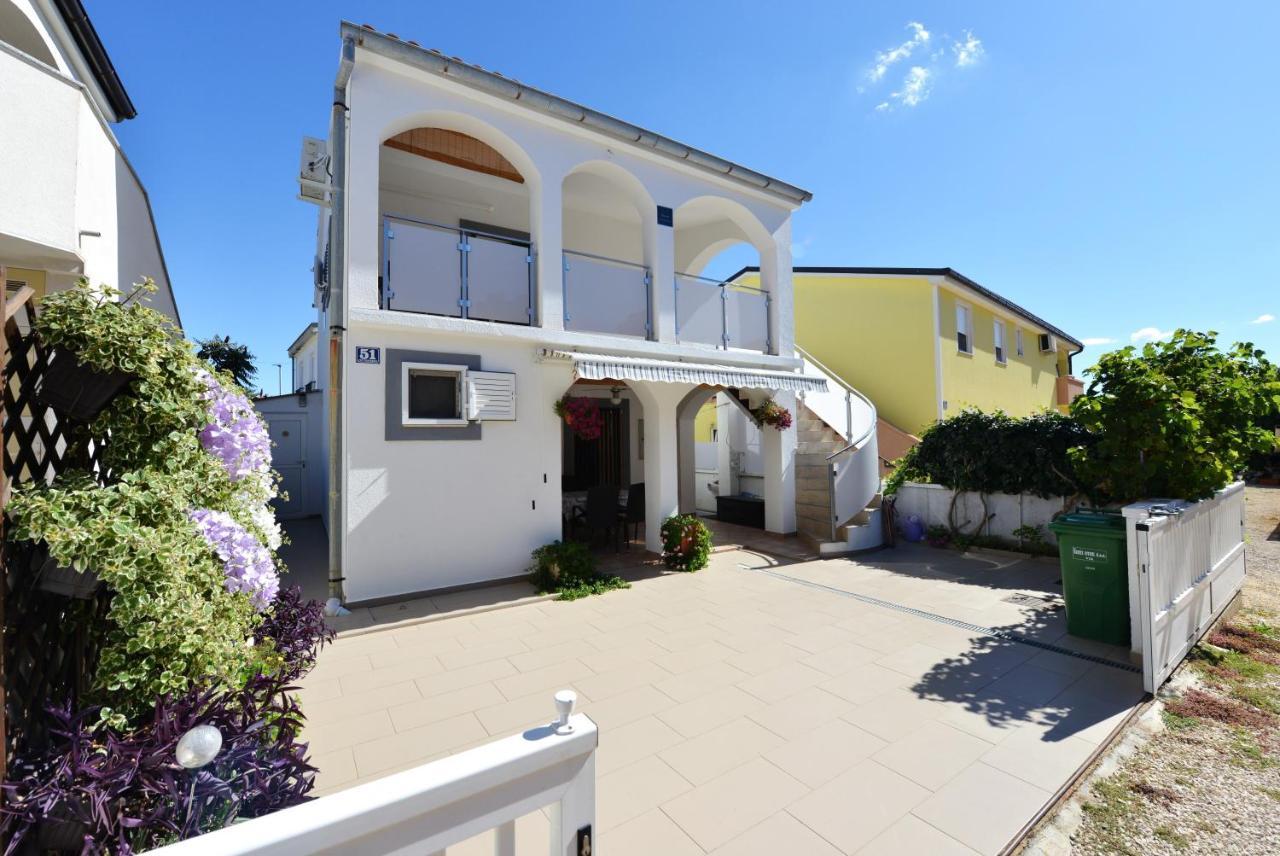 Apartment Lavender Vir Exterior photo