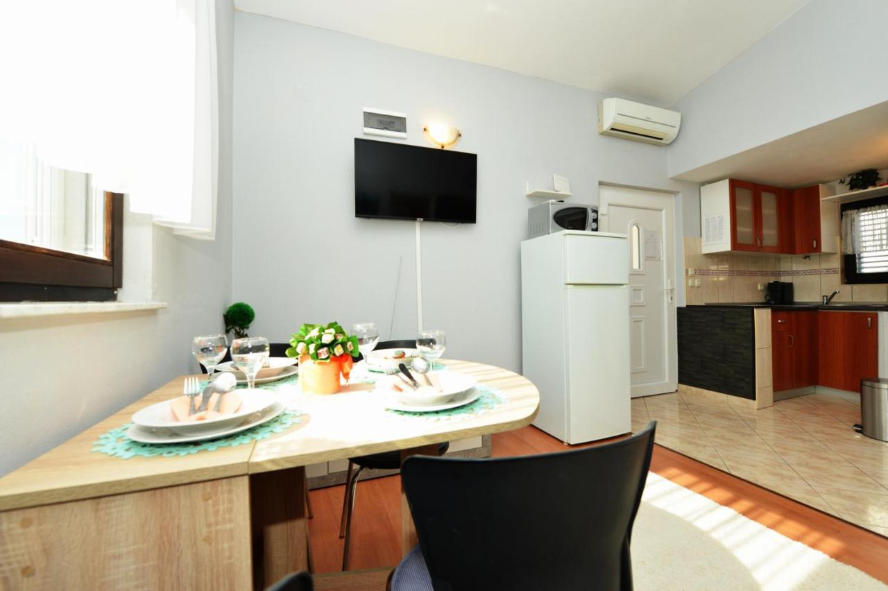 Apartment Lavender Vir Exterior photo