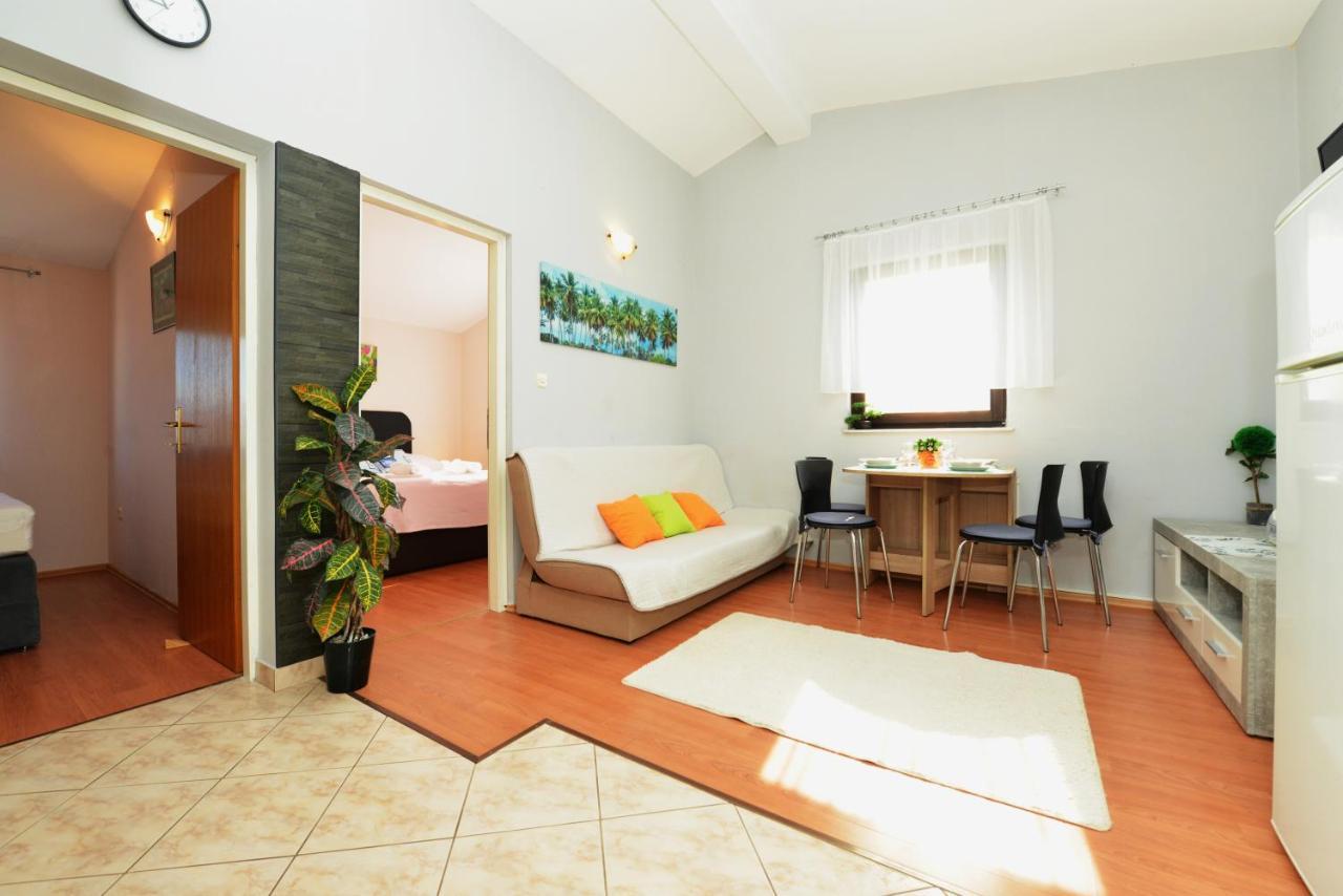 Apartment Lavender Vir Exterior photo